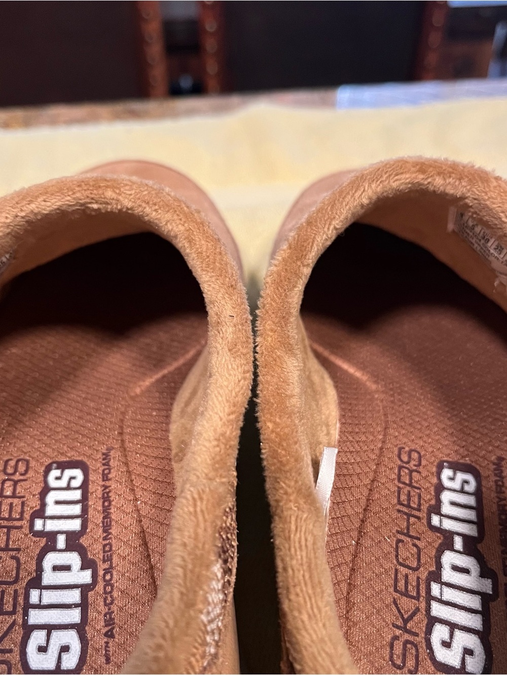NEW Skechers Easy Going Grace Womens Sz 8 Tan Suede Slip-ins Trimmed Clogs Mules - Picture 8 of 9